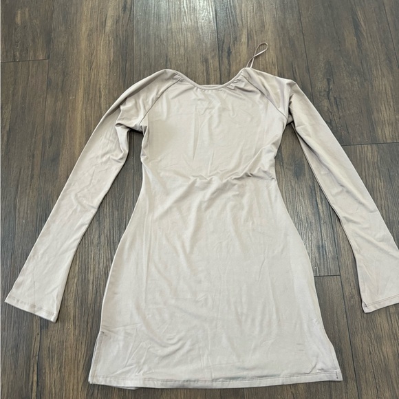 STELLA laguna beach long sleeve dress - Picture 1 of 5